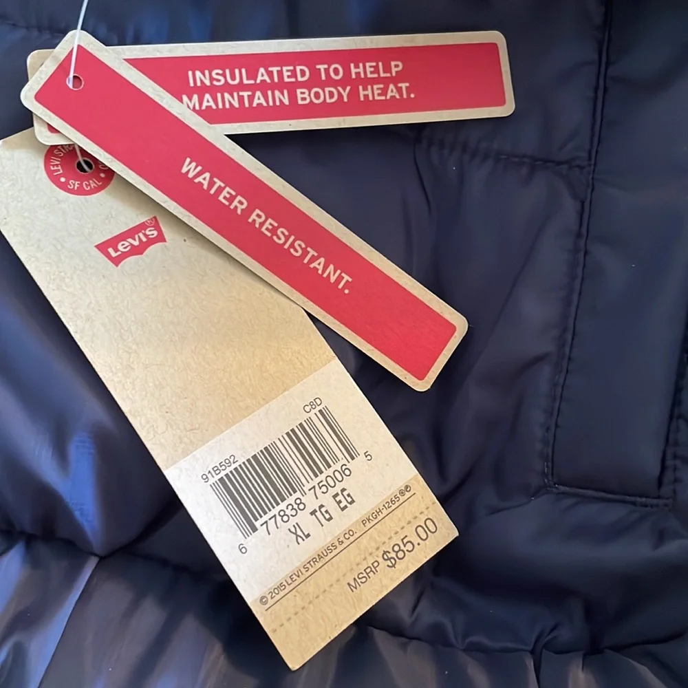 Boy’s Levi’s Navy Puffer Coat Size XL NWT